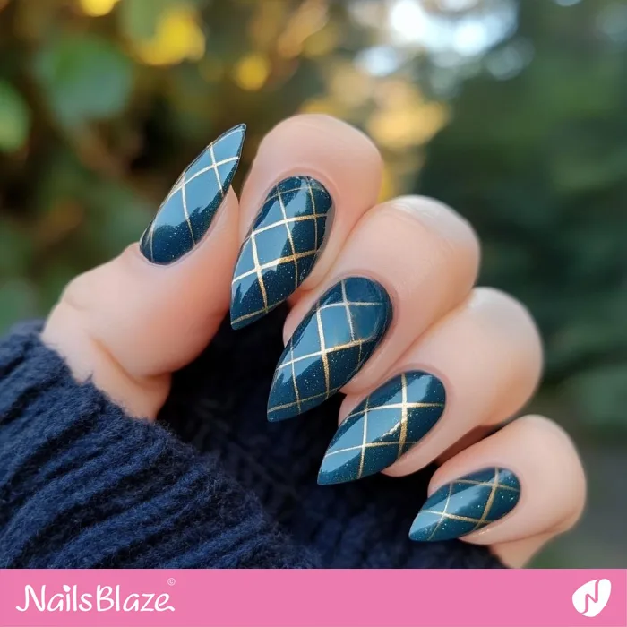 Simple Plaid-inspired Nails Design | Fall Nails - NB5715