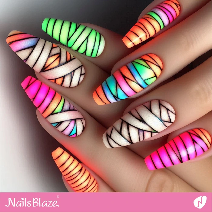 Gradient Mummy Nails Design for Halloween | Halloween Mummy Nails - NB5823