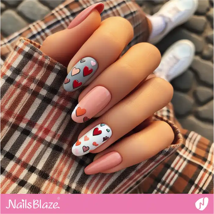 Minimal Graffiti Heart Nails | Heart Nails - NB4861