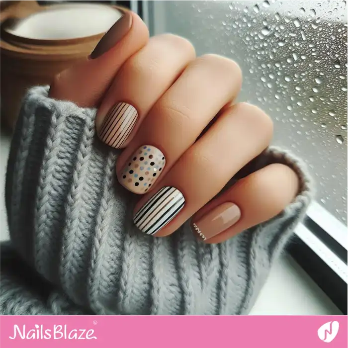 Casual Stripes and Lines on Nails | Line and Dot Nails - NB4435