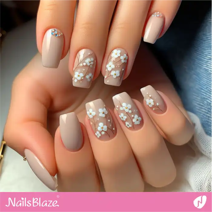 Neutral Nails with White Flowers | Spring Nails - NB4365