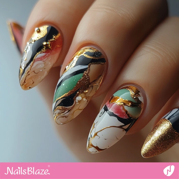 Luxury Abstract Nails in Gold | Abstract Nails - NB5490