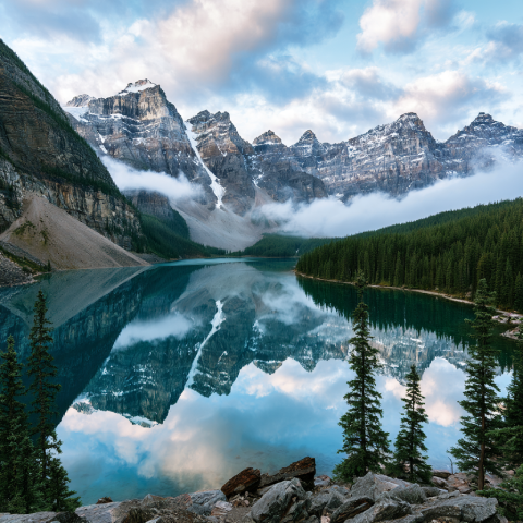 Moraine Lake turquoise water and Valley of the Ten Peaks in Banff